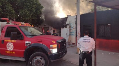 Al lugar acudieron elementos de Bomberos, Protección Civil y dos oficiales de Tránsito y Vialidad.