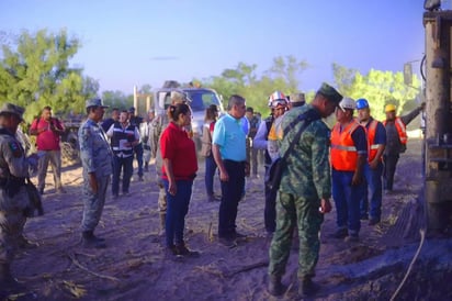 Los equipos de rescate están integrados de forma multidisciplinaria por ingenieros expertos en minas, personal militar, de protección civil y mineros voluntarios. (ESPECIAL)