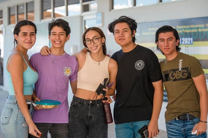 Mariana Bernal, Omar Murillo, Salma Tabares, Ricardo González y Julio Galvany (EL SIGLO DE TORREÓN/ERICK SOTOMAYOR)