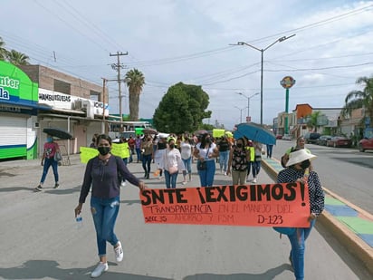 Los maestros de nivel primaria de Madero se unieron a la protesta por falta de pago del ahorro. (EL SIGLO DE TORREÓN)