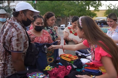 Las autoridades dijeron que los emprendedores son un grupo de personas que han recibido capacitación en temas de ventas. (EL SIGLO DE TORREÓN)