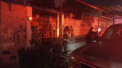 Familia lo pierde todo en incendio, un hombre entró a robar a su casa y después le prende fuego