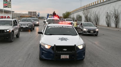 Asaltan a taxista en calles de Torreón, los ladrones escaparon.
