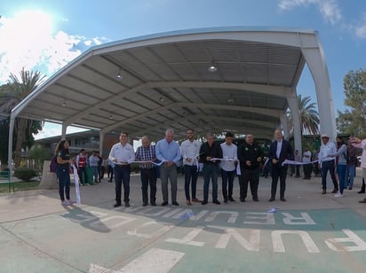 Autoridades estatales y municipales inauguraron una techumbre en el Instituto Tecnológico de Torreón, se invirtieron 3.8 millones.