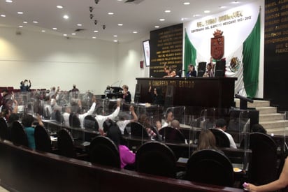 En Chiapas, el pleno de la LXIII Legislatura determinó aprobar por unanimidad las reformas a la Constitución.