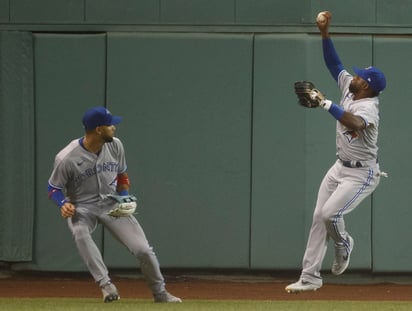 Lourdes Gurriel visita el quirófano tras problemas en la muñeca izquierda