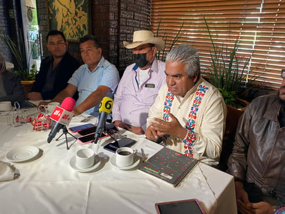 Ayer docentes de la sección 44 del Sindicato de Trabajadores de la Educación ofrecieron una rueda de prensa en Gómez Palacio. (EL SIGLO DE TORREÓN)