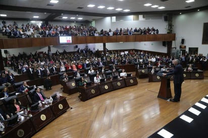 El Congreso del Estado lució abarrotado para la sesión extraordinaria en la que estuvo Adán Augusto López. (EL SIGLO DE TORREÓN)