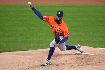 Cristian Javier silenció por seis entradas a la encendida ofensiva de los Filis; solo dio dos bases por bolas y ponchó a nueve rivales, en la victoria de los Astros 5-0 para empatar la Serie Mundial a dos victorias por bando. (AP)