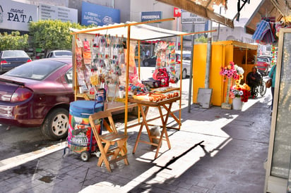 Se adelantó este año la instalación de los puestos comerciales en el exterior del mercado Juárez. (EDUARDO RUÍZ / EL SIGLO DE TORREÓN)