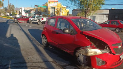 Choque deja cuantiosos daños materiales en Saltillo