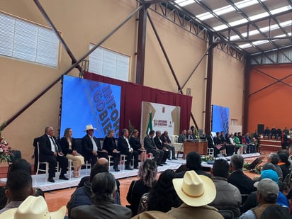 El evento se realizó en el auditorio de la Unidad Deportiva. Primero se inició con la sesión solemne y luego se dio el mensaje a la ciudadanía. (EL SIGLO DE TORREÓN)