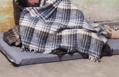 Protección Civil de San Pedro brinda alojamiento a dos hombres en situación de calle por bajas temperaturas