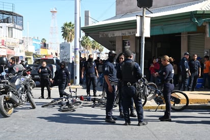 En cumplimiento de su deber, los elementos fueron agredidos a tiros en el Centro de Torreón; los presuntos implicados están detenidos.