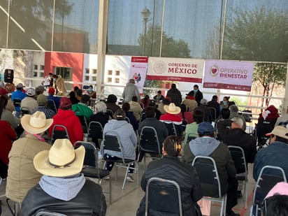 Las personas que ya están en condiciones de recibir el apoyo, deben esperar su turno, pues los depósitos se hacen de acuerdo al abecedario.