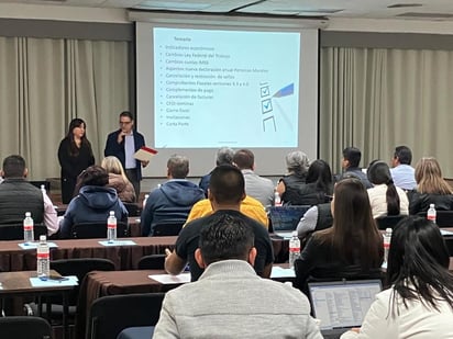 Carlos Gabriel Navarrete es el nuevo presidente del Colegio de Contadores Públicos, donde ayer se impartió el primer curso del año. (EL SIGLO DE TORREÓN)