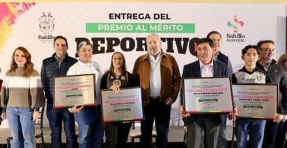 Chema Fraustro dijo que es un honor entregar este tipo de premios, pues en Saltillo se destaca el esfuerzo de quienes hacen las cosas bien.