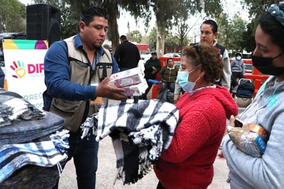 Hasta el ejido Albia llevó el DIF Torreón, los diferentes servicios y trámites que ofrece. (EL SIGLO DE TORREÓN)