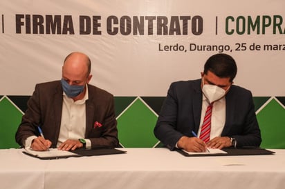 En marzo del 2021, Martínez Cabrera encabezó el evento oficial de la firma del convenio de compraventa de agua tratada entre el Ayuntamiento de Lerdo, la empresa de fertilizantes Tarafert y el Sapal. (ARCHIVO)