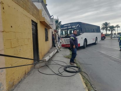 El accidente se registró sobre el bulevar Revolución de Torreón. (EL SIGLO DE TORREÓN)