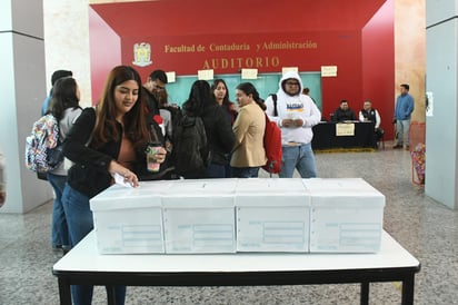 Sandra López Chavarría fue la única que se inscribió como candidata ante el Comisión Electoral. (Foto: FERNANDO COMPEÁN / EL SIGLO DE TORREÓN)