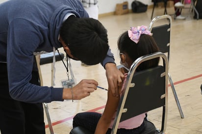 Aplicarán vacunas para completar esquema de alumnos. (EL SIGLO DE TORREÓN)