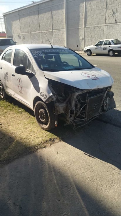 Ambos vehículos resultaron con daños de consideración.