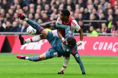 Edson Álvarez y Santiago Giménez anotan en el duelo entre Ajax y Feyenoord