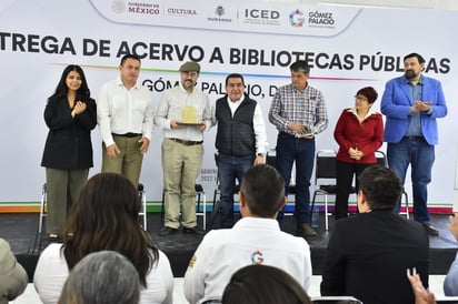 La entrega tuvo lugar ayer en la biblioteca Juán F. Brittingham. (CORTESÍA)