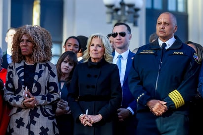 Jill Biden acude a una vigilia en Nashville por las víctimas del tiroteo escolar
