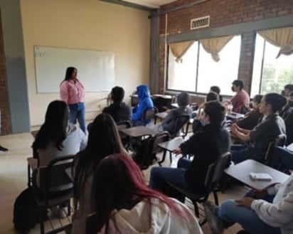 Ofreció el CJEM Torreón una charla sobre Conductas Cibernéticas y Suicidio, en jóvenes de bachillerato de la UAL. (EL SIGLO DE TORREÓN)