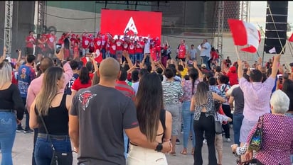 Aficionados celebran triunfo de Toros Laguna en la Plaza Mayor de Torreón