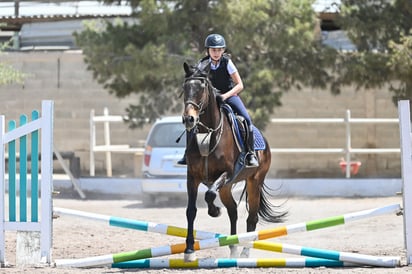 Pequeños jinetes gozaron de una mañana competitiva en La Cabaña, además de una agradable convivencia afuera de la pista (JORGE MARTÍNEZ)