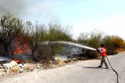 Suben reportes de incendios por quema de basura y lotes baldíos en San Pedro