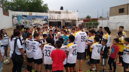 La escuela de futbol Charly Soccer, ubicada en Ciudad Lerdo, ayuda a decenas de pequeños jugadores. (EL SIGLO DE TORREÓN)