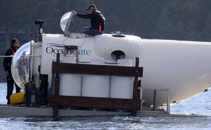 En un comunicado, OceanGate, compañía dueña de la misión turística, afirmó que cree que las vidas de los pasajeros del submarino desaparecido en su expedición al Titanic 'lamentablemente se han perdido'. (AP)