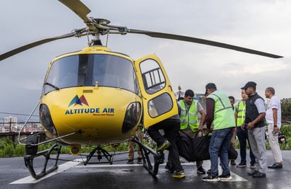 Con helicópteros de rescate transportaron los cuerpos de la familia así como del piloto hasta Katmandú, capital de Nepal.