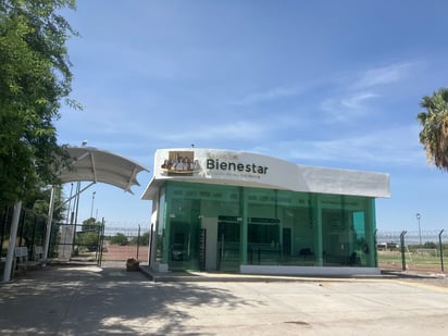 En el banco se observa que hay personas, pero no hay fecha para que empiece a funcionar. (EL SIGLO DE TORREÓN)