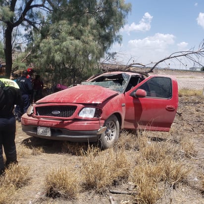 La unidad siniestrada es una camioneta de la marca Ford, línea Lobo, color rojo, misma que portaba placas de circulación del estado de Chihuahua. (EL SIGLO DE TORREÓN)