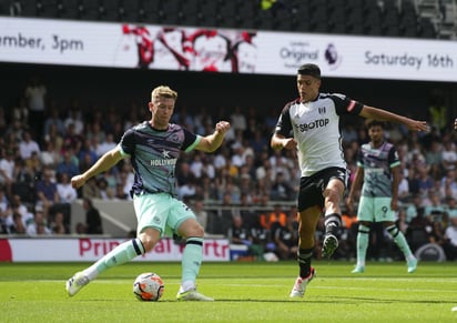 Jiménez no pudo marcar para el conjunto de Fulham. (TWITTER) 