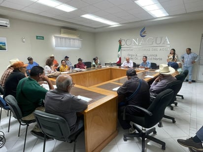 Ejidatarios de distintos módulos de riego de la región lagunera se manifestaron en Conagua por la opacidad en Agua Saludable.
