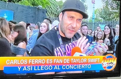 Actor lagunero Carlos Ferro, emocionado en el concierto de Taylor Swift en Ciudad de México