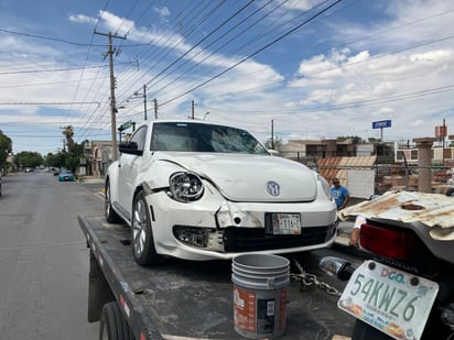 Fuerte accidente en el Centro de Gómez Palacio deja un motociclista lesionado