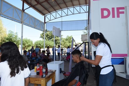 Se contabilizaron 52 atenciones, 20 cortes de pelo; cuatro asesorías jurídicas; 12 consultas dentales y 16 consultas oftalmológicas. (FACEBOOK)