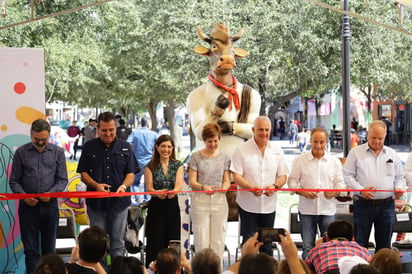 Son un total de 60 vacas distribuidas para su exhibición en siete sedes, 40 en el Paseo Colón.