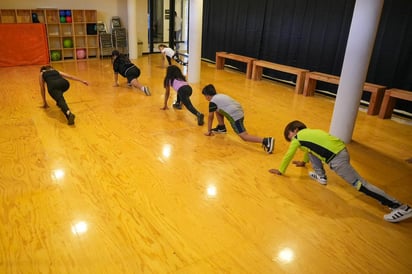 Los talleres a impartir en el turno matutino serán yoga, ritmos latinos, canto coral, inglés, guitarra, cocina y computación.