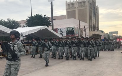Arrancó en Torreón el tradicional desfile cívico militar para conmemorar el 213 Aniversario de la Independencia de México, en el cual se espera la participación de unas 5 mil personas y de 15 a 20 mil espectadores en todo el trayecto.