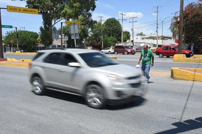 Señala regidora que ya ha habido accidentes y que representa un peligro para los transeúntes.