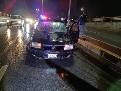 Se ordenó retirar del lugar el auto responsable para ser depositado en las instalaciones del corralón oficial. (EL SIGLO DE TORREÓN)