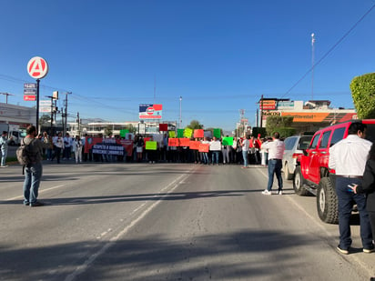 Trabajadores del Poder Judicial de la Federación en Torreón protestaron por los recortes presupuestales que pretende realizar la Presidencia de la República.